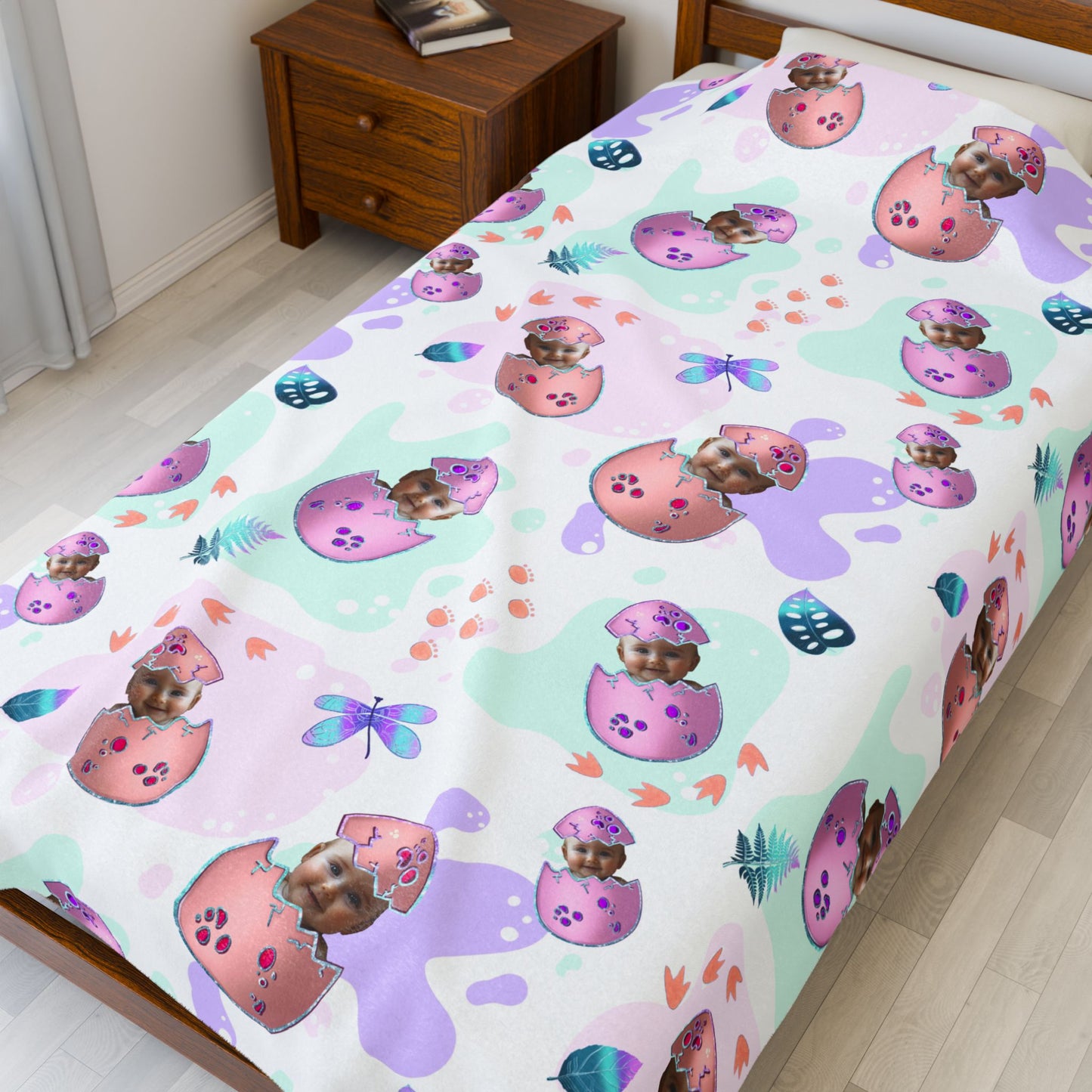 Dino Egg Pattern Velveteen Plush blanket